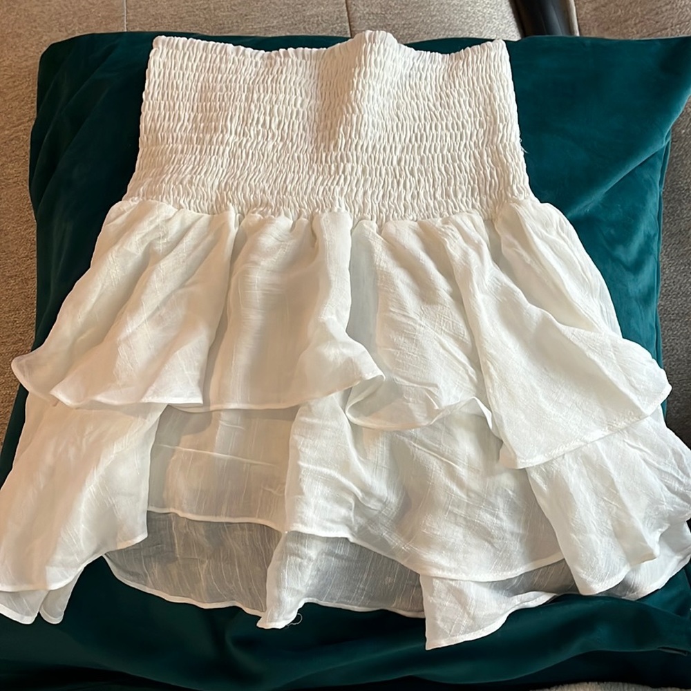 Shirred waist White skirt